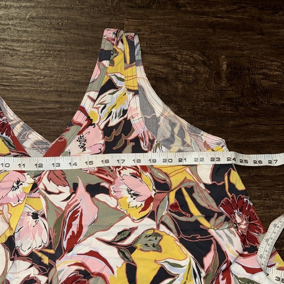 Torrid Challis Stitch Detail Floral Tank Size 1 - Picture 4 of 6